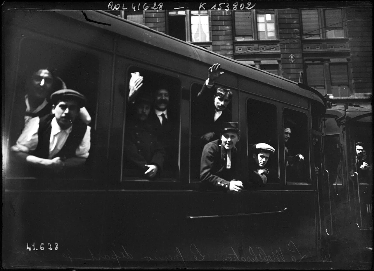 Un train de mobilisés — photographie de l’agence Rol, août 1914